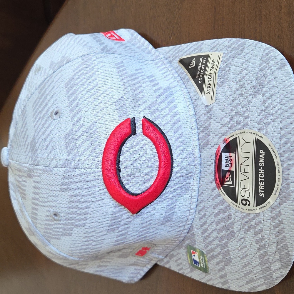 Cincinnati Reds New Era Light Gray Cap with Red Logo